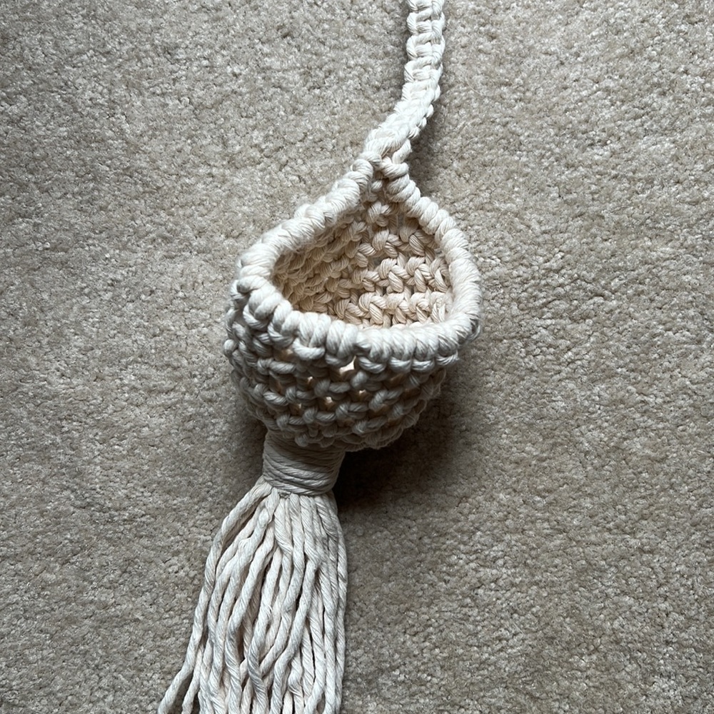 Macrame hanging holder - Picture 2 of 4